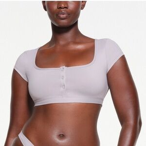SKIMS SIGNATURE SWIM
SUPER CROPPED T-SHIRT SIZE 3X